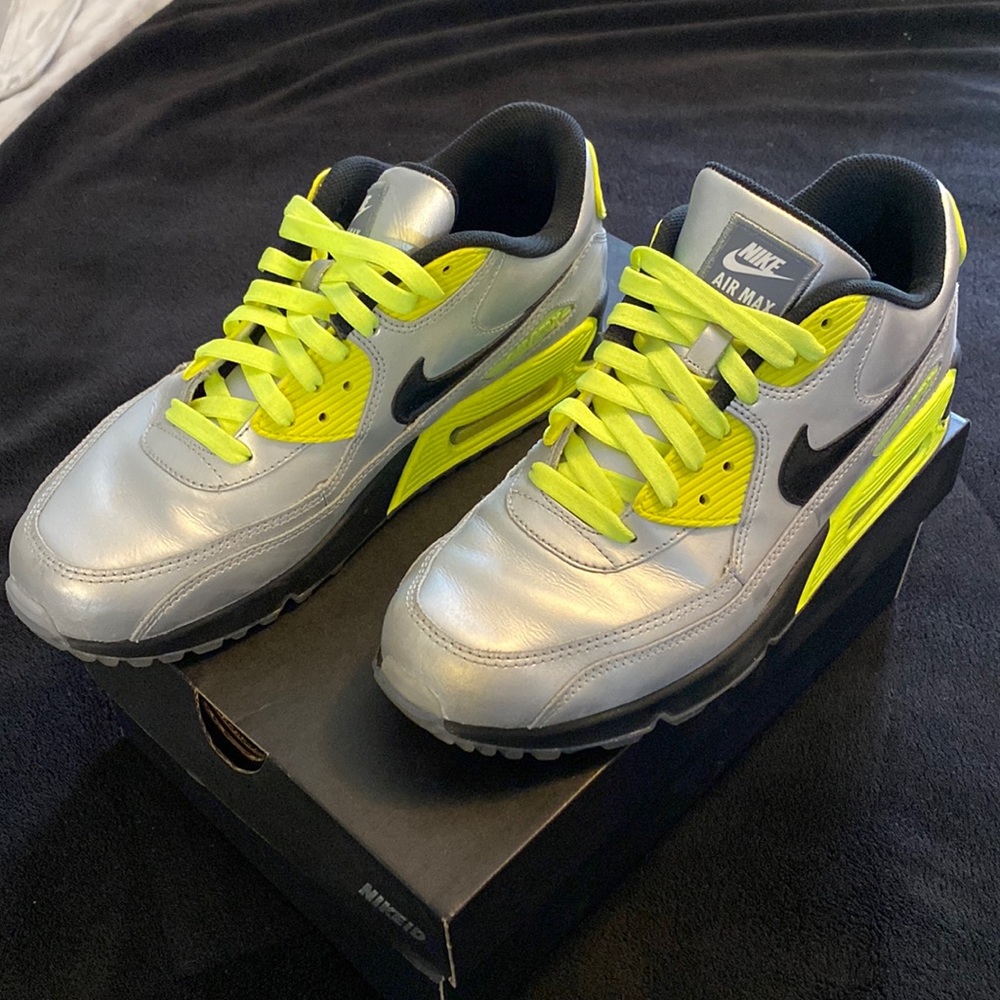 NIKE AIR MAX 90 CUSTOM SILVER - BARELY VOLT Mens size 10 WHAT?? 😵🔥😍
